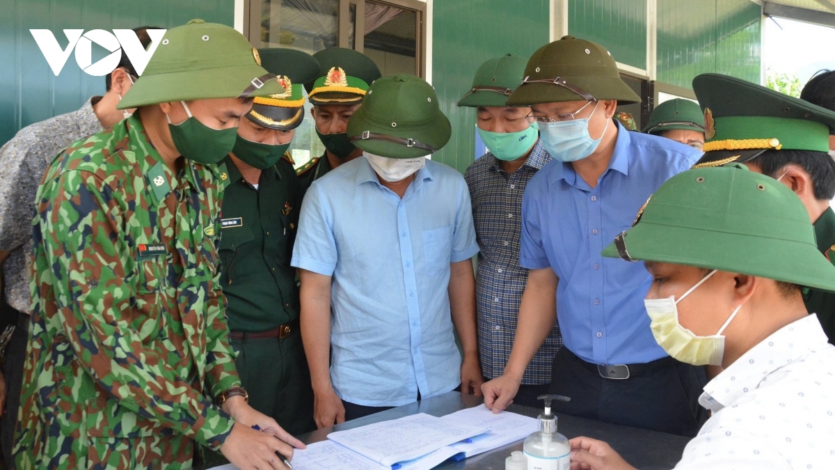 Bí thư Tỉnh ủy Thừa Thiên Huế thị sát chốt phòng chống dịch trên tuyến biên giới